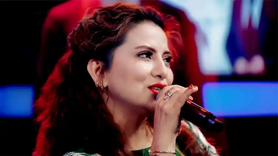 一首新疆两位美女歌手演唱的维吾尔族歌曲《美》