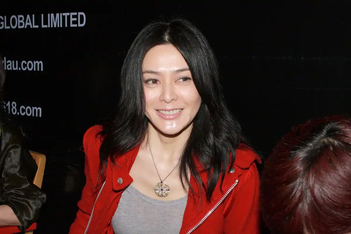 如果刘銮雄没送我别墅,我或许已成刘德华的老婆  近日,关之琳在接受