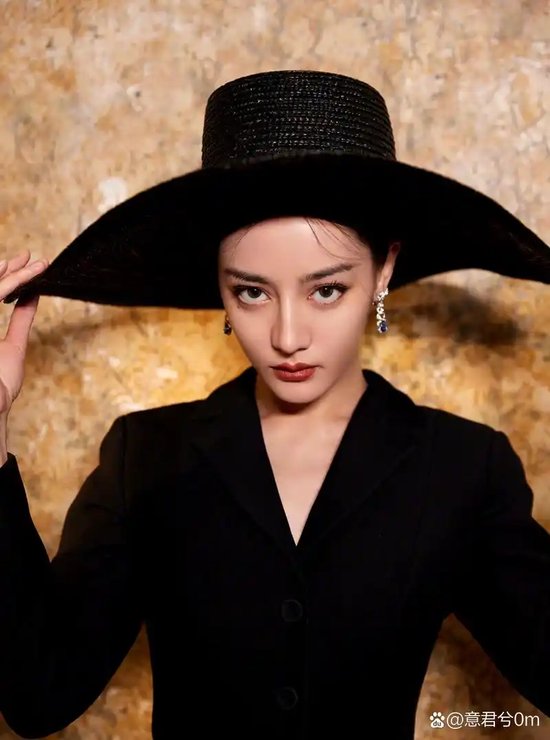 第99期女星美图:迪丽热巴#迪丽热巴# #赫本风穿搭