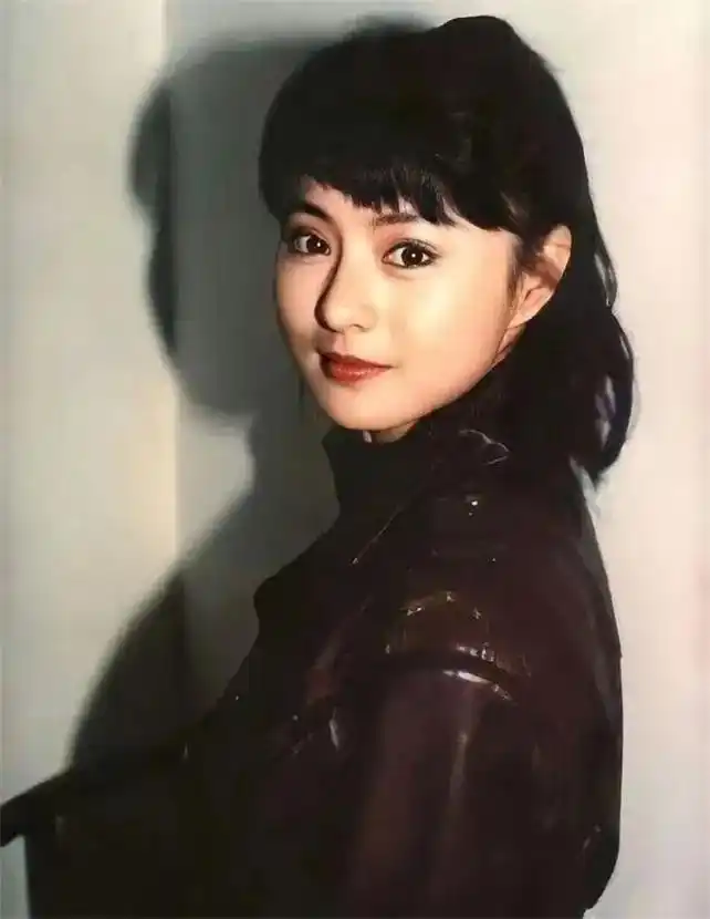 回顾10位惊艳大众的香港女演员年轻时是一眼万年一见误终身