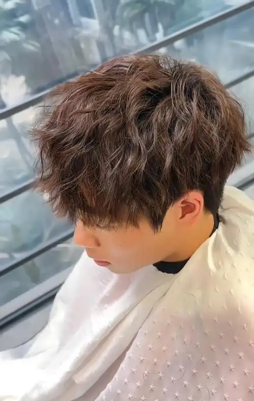 男生束状纹理烫