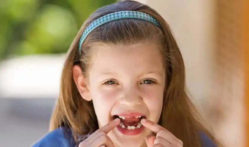 戚薇发文庆祝女儿生日,lucky可爱甜美,附六岁孩子养育要点