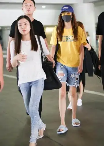 迪丽热巴和关晓彤撞衫大比拼到底谁更胜一筹呢由你来评判