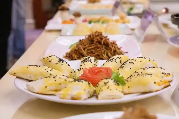 本次大赛特别邀请了烹饪协会专家担任评委,评审团分别从菜品口味与