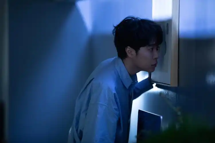 吴青峰《一点点》mv上线 具象"被偷窥的日常生活"_手机搜狐网