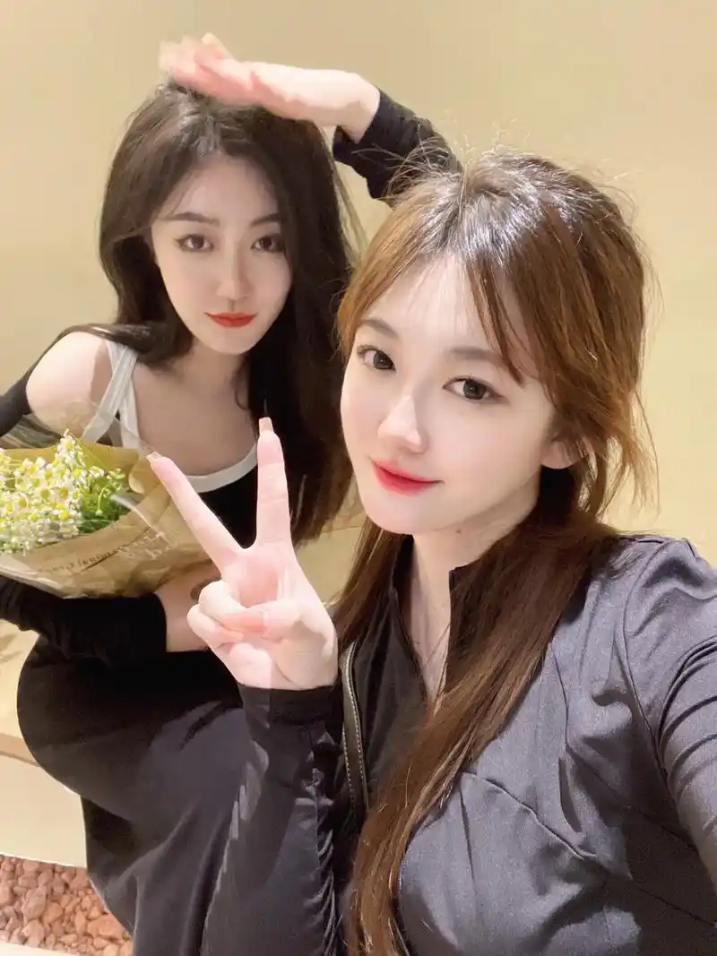 好姐妹 是一生的知己95#我和我的美女朋友 #闺蜜 #不小心 - 抖音