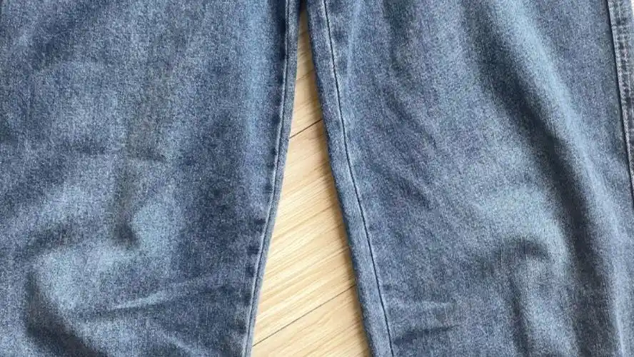 补更!蹲着玩手机半小时,裤子鼓包情况