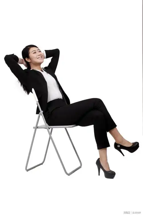 我们必须要改掉跷二郎腿这个坏习惯,抓紧恢复正确的坐姿.