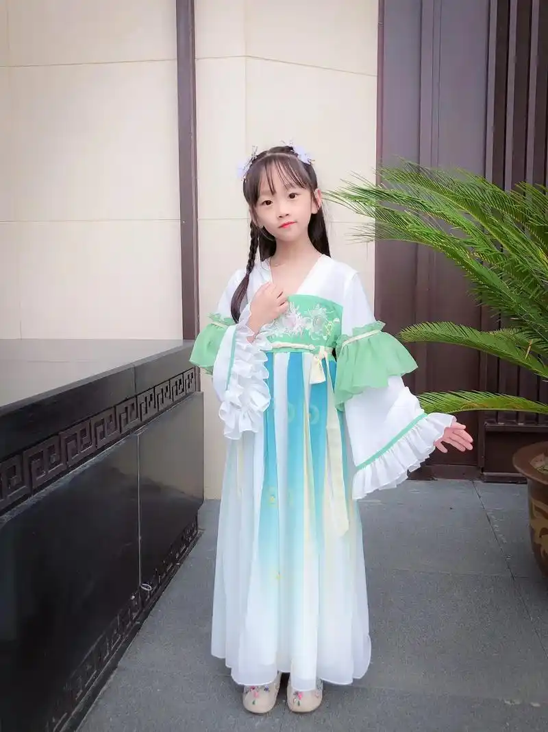 汉服小仙女 #国风古韵 #原来穿上古装也可以这么美 #古风 - 抖音