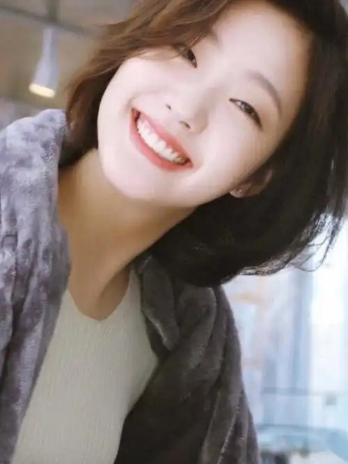 又到发掘单眼皮好看小姐姐的时刻了,这篇来说说韩国小眼睛美女金高银!