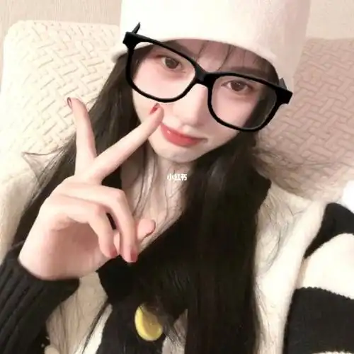 鞠婧祎眼镜特效随拍