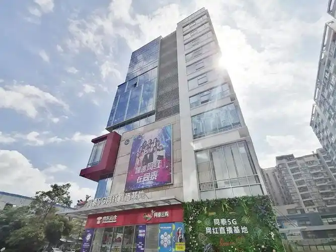 【13图】宝安福永地铁口同泰时代广场230平精装写字楼办公室出租好