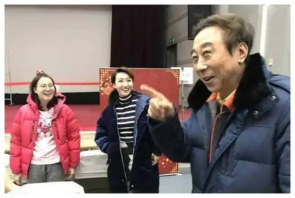 冯巩的六大徒弟,贾玲并不是最出名的,各个都是实力派_笑匠_观众_笑声