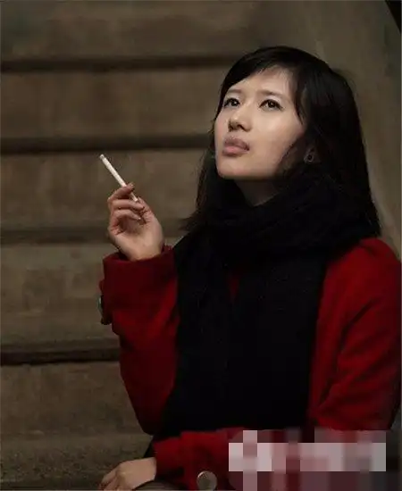 要说张柏芝会抽烟也是大家见怪不怪了.