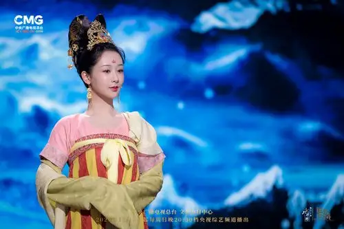 杨紫《国家宝藏》演绎文成公主 唐装造型惊艳亮相
