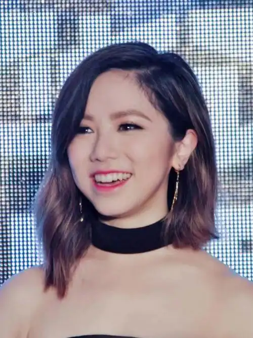 邓紫棋笑的牙都掉了短发姐姐粉不粉