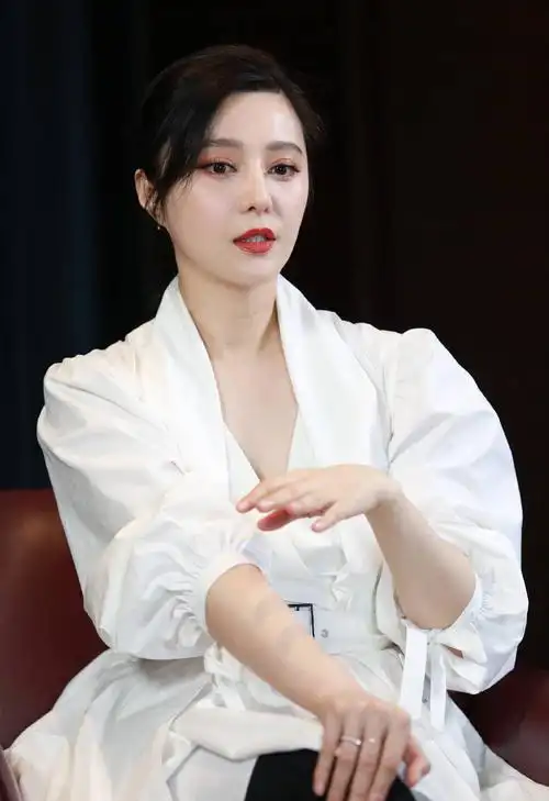 原创范冰冰出席活动近照,看来范爷也是真的老了