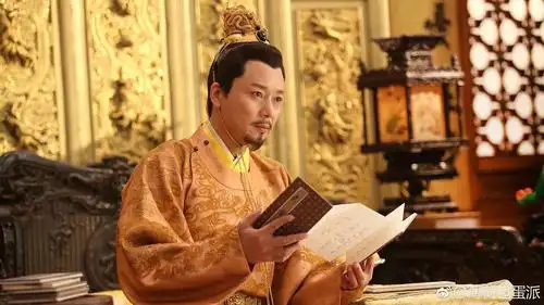 刘奕君总算是当上皇帝了哈哈哈哈哈哈哈哈,还有感情戏!