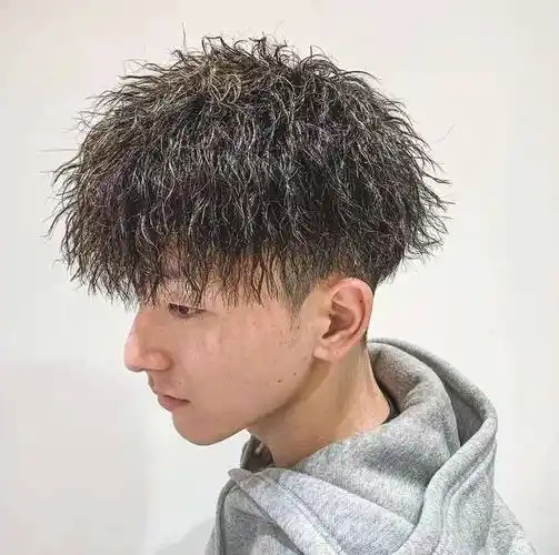 烫纹理多少钱男生烫发的种类有哪些