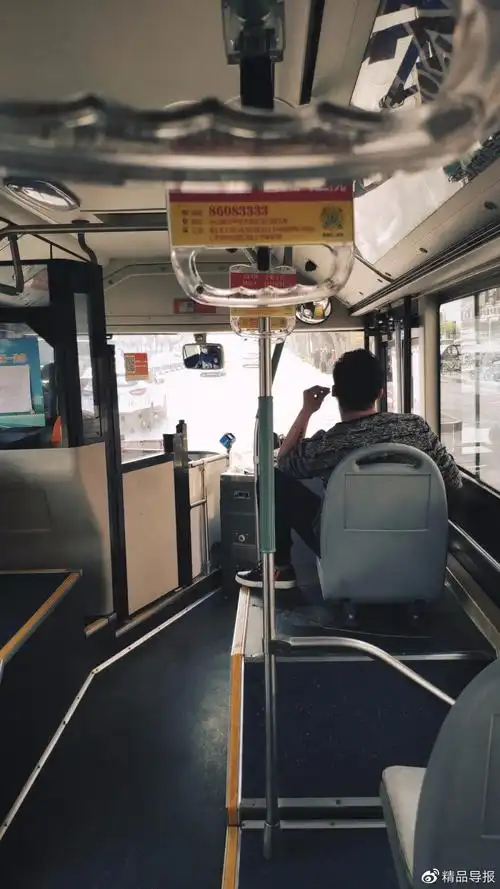 公交实拍体验 | 我还是想在公交车上变成人挤人的"沙丁鱼"