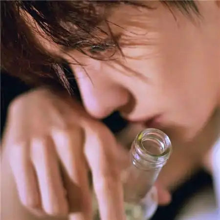 伤感流泪男头图片