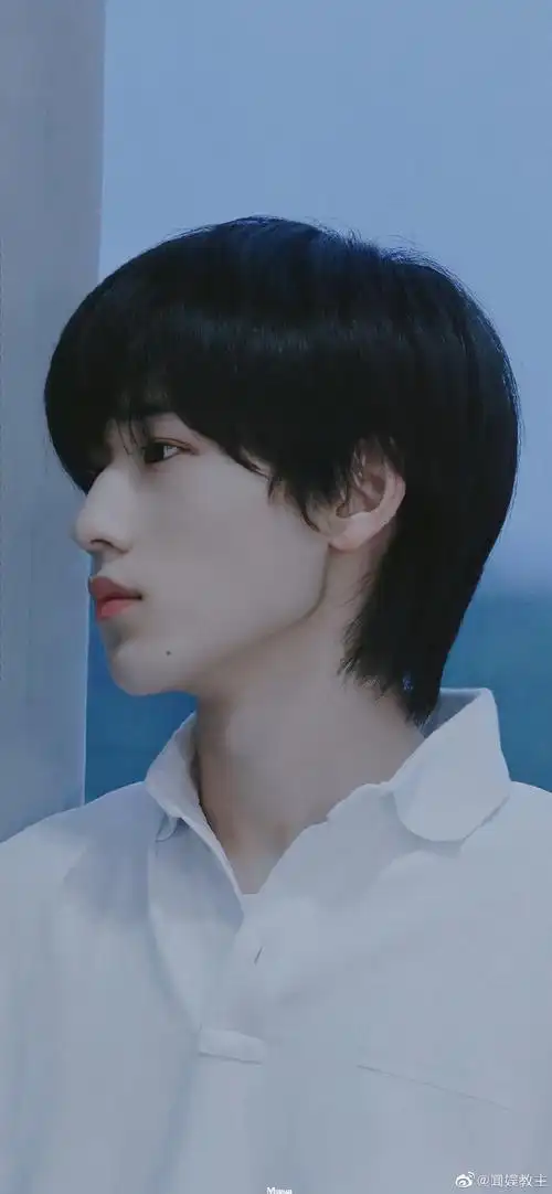 宋亚轩窗边白衬衫写真#小宋老师今天是日系满满的男高中生了!