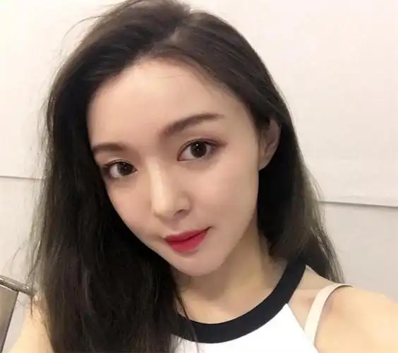 天生是优我马蜀君图片 才貌俱佳在骂声中不断努力前行