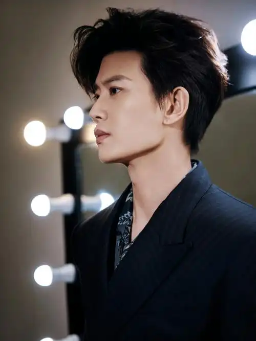 什么风格都可以驾驭的任,可盐可甜,宇宙最甜,最帅,卡大头yyds@任嘉