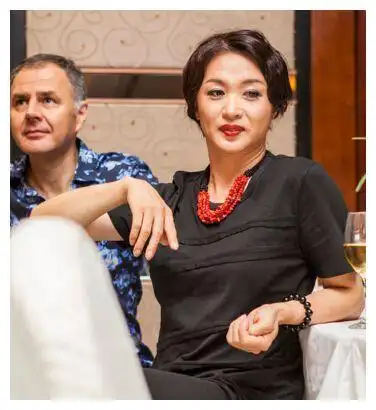 她曾是金星的妻子在离婚前金星已是女儿身妻子理解却受到非议