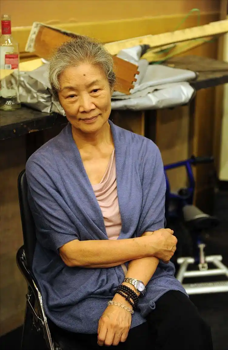 原创80岁吕中遇到63岁张瑜虽然面容有年龄差异但是气质真不相上下