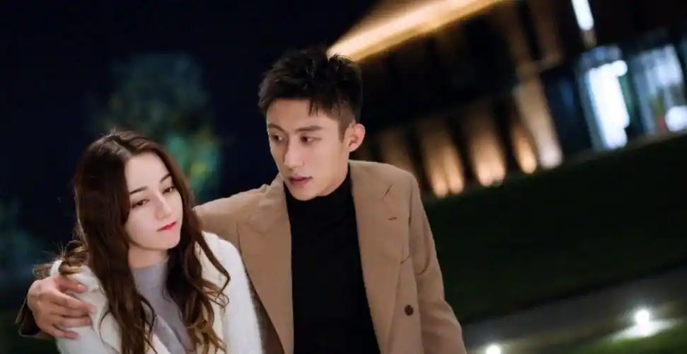 迪丽热巴怀孕风波升级!疑学张碧晨到国外生子,男方被疑是黄景瑜