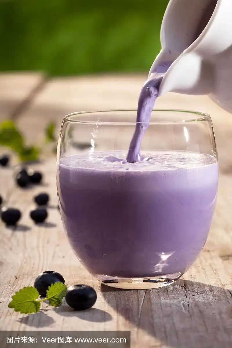 蓝莓牛奶