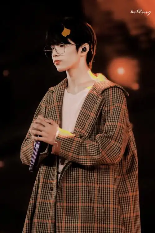 五月粉丝见面会刘耀文舞台《黄昏》9p一天有二十四小时 不止在黄昏爱