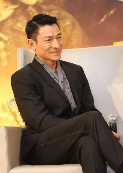 出道40载,刘德华是怎样的人?该如何为他下结论,写评语?