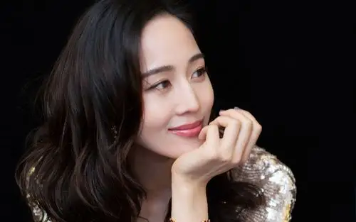 张钧甯黑底性感图片壁纸47