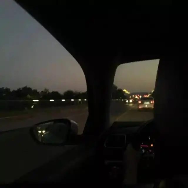 孤独的人朋友圈背景图