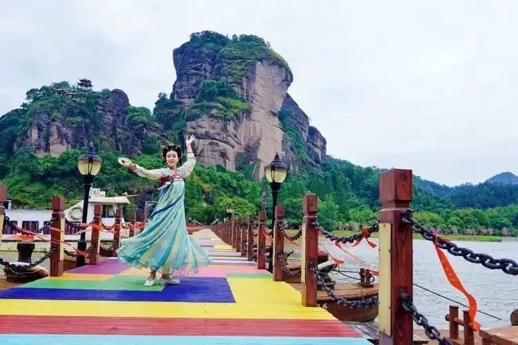 3月8日—17日,@所有女性龙虎山免门票啦!还有99元畅游整年优惠!