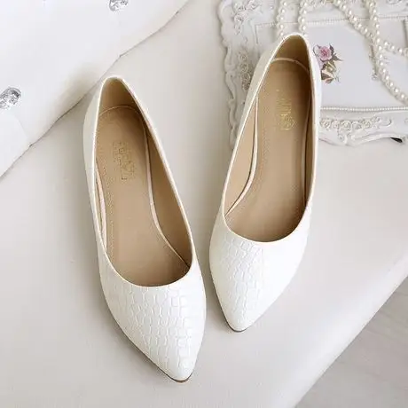 白色尖头女鞋单鞋