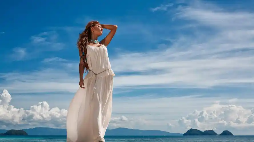 白裙子女孩海天空夏天4k