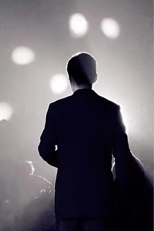 【胡歌】【互动】你看过胡歌的背影吗?