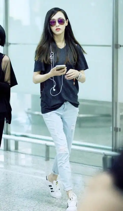 怎么穿桃花旺?唐嫣示范30套给你看!