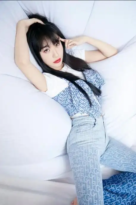 还没翻红先翻车李菲儿成万人嫌早年旧照被扒与现在判若两人