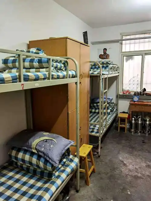 【城关中学·德育之窗】规范宿舍卫生,创建舒适环境