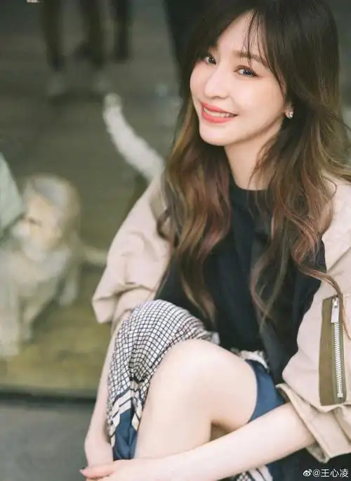 王心凌浪姐展现新造型成熟妩媚想要从可爱变成熟的姑娘看过来