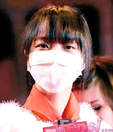 带面纱的不一定就是美女 明星大玩蒙面诱惑(组图)【4】