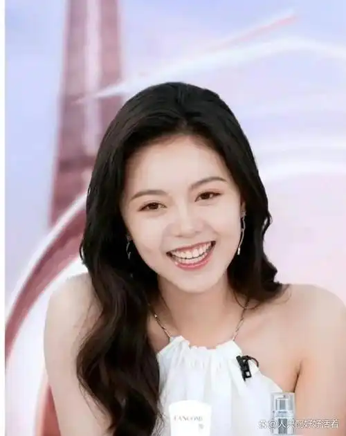 赵今麦直播被网友说胖,粉丝喊话赶紧减肥,毕竟前车之鉴摆在那里