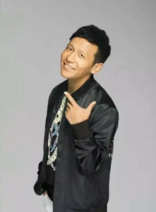 宋小宝16岁当洗碗工被狠揍被扣工资今一天赚80万和娇妻生活