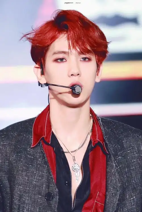 边伯贤回忆向|时至今日我依旧在怀念2016的红发大魔王