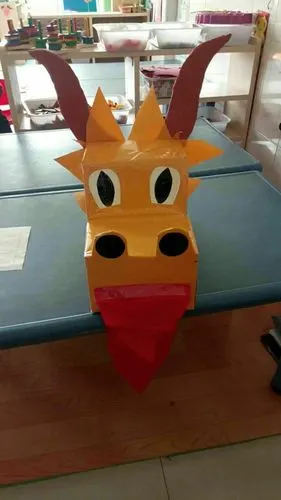 幼儿们对这些简单的民间游戏非常喜爱,特别是舞龙,幼儿们更是兴趣盎然