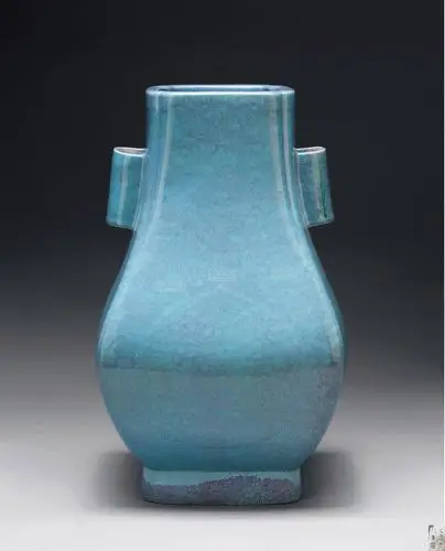 清宣统 炉钧釉贯耳瓶